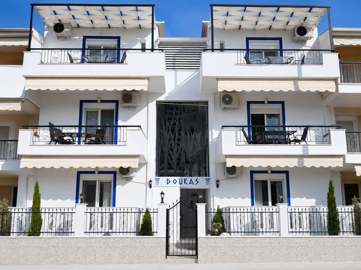 Doukas Aparthotel front facade